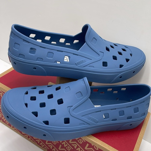 Vans WMNS Slip-On Trk
Captains Blue
VN0A5HF8ZR8
Sneakers - Picture 11 of 16